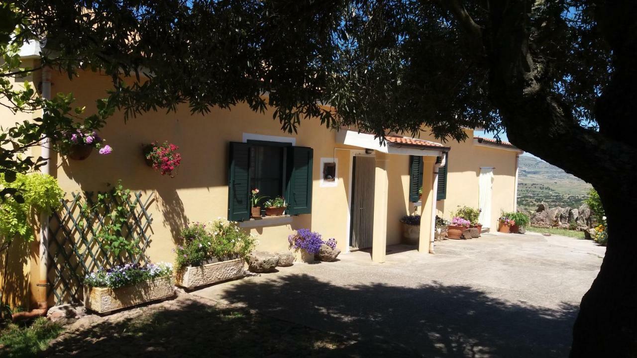 Agriturismo Sa E Padedda Mores Exterior foto